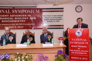 Prof. E. Hasnain addressing the national symposium in Department of Biochemistry amu