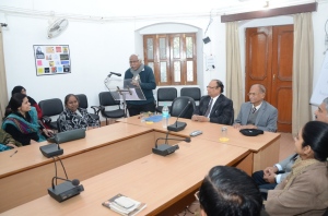 Prof. D. Murthy delivering a lecture on Subramania Bharti at the Women's Studies Centre