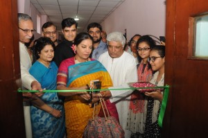 Shabana Azmi inaugurating a book exhibition on Kaifi Azmi at AMU (1)